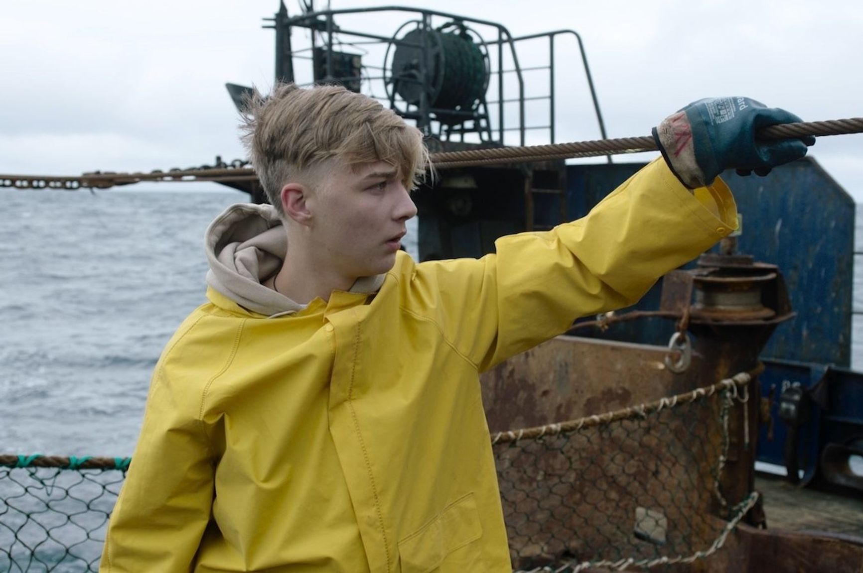 A frame from Snegir