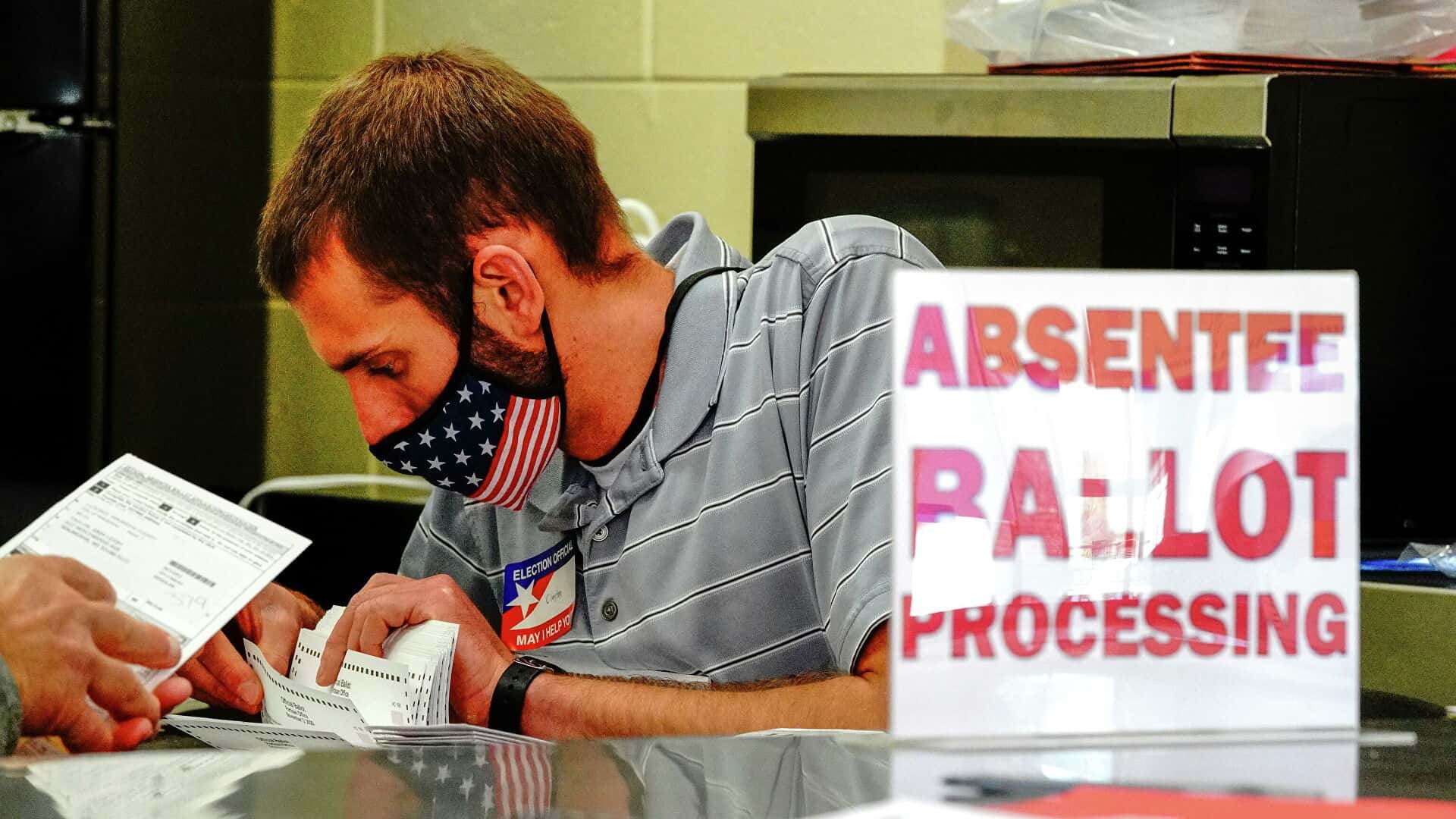 Крупнейший город штата Пенсильвания приостановил подсчет полученных по почте голосов