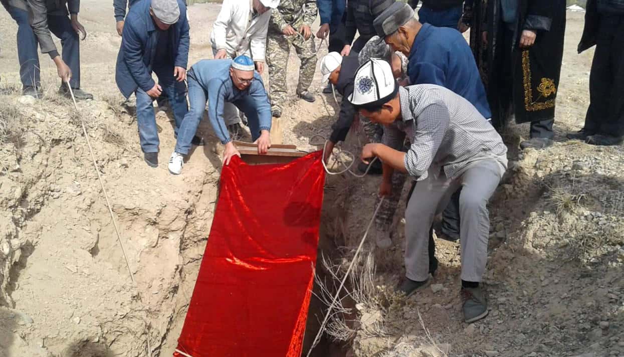 Министр культуры Киргизии ушел в отставку после распоряжения о захоронении древней мумии