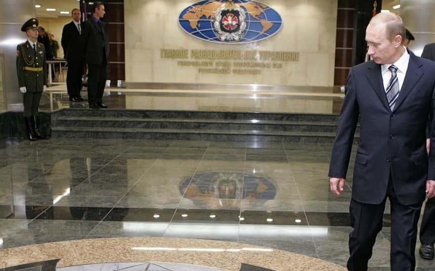 Roshka the Bear. How French president's mailbox was hacked by Russian intelligence