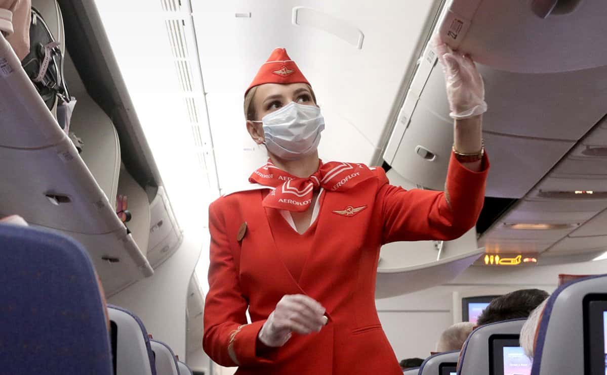 Росавиация обязала тестировать пилотов и проводников на коронавирус раз в три дня