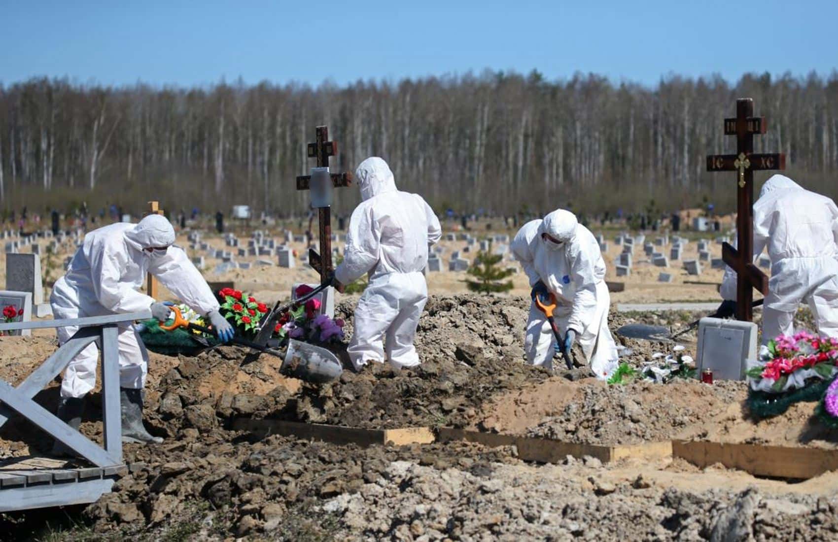 Миллион погибших. Смертность от COVID-19 в России бьет рекорды и в разы отличается от данных оперштаба