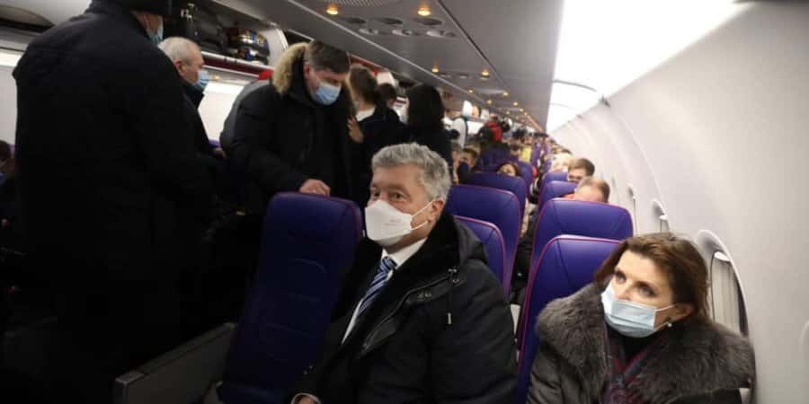 Экс-президент Украины Петр Порошенко возвращается в страну, несмотря на уголовное дело о госизмене