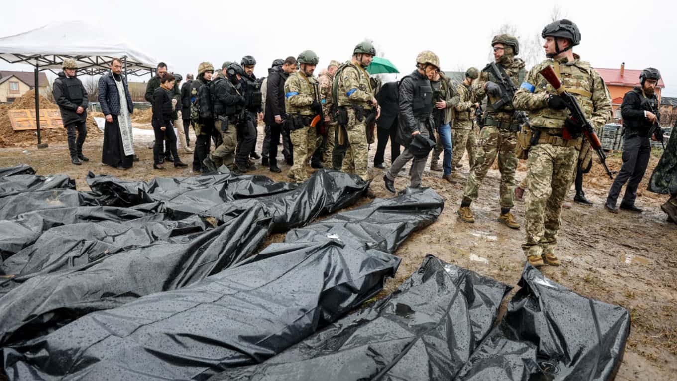 В Украину едут следователи МУС, пленных с «Азовстали» могут незаконно судить в РФ, переговоры Москвы и Киева остановлены. Главное за день