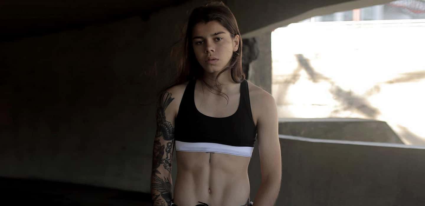 Футболистка Надежда Карпова стала первой профессиональной спортсменкой из России, сделавшей каминг-аут. Она также высказалась против войны