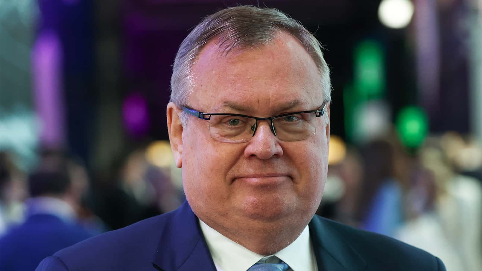 Находящийся под санкциями глава ВТБ Андрей Костин владеет недвижимостью в Европе на сумму около $130 млн. Она оформлена на канадца — OCCRP