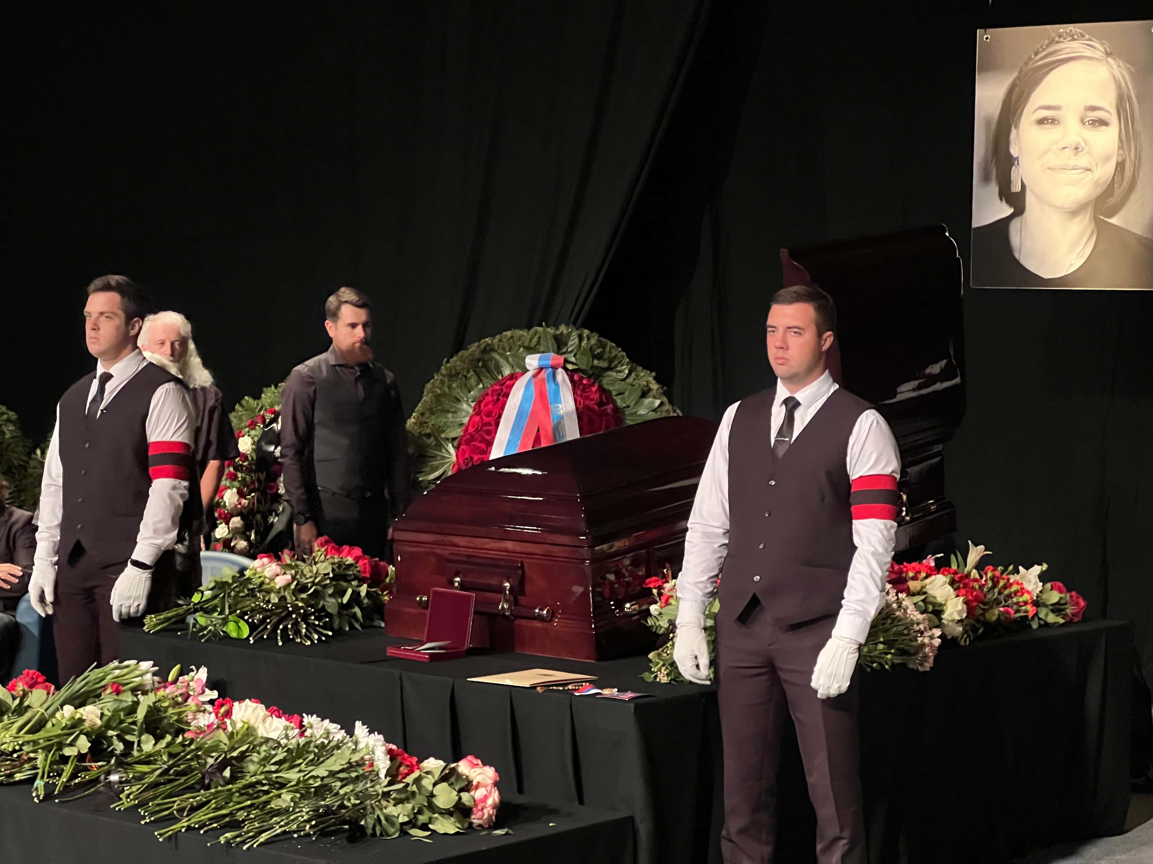 «Одна страна, один президент, одна победа». Политики и пропагандисты превратили прощание с Дугиной в акцию за продолжение войны