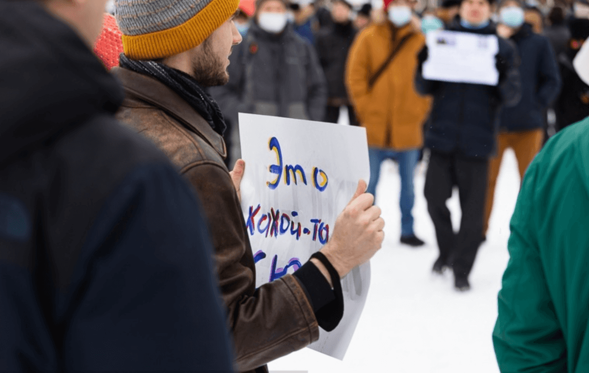 Суды в России рассмотрели уже около 3500 дел по статье о «дискредитации» армии — Павел Чиков