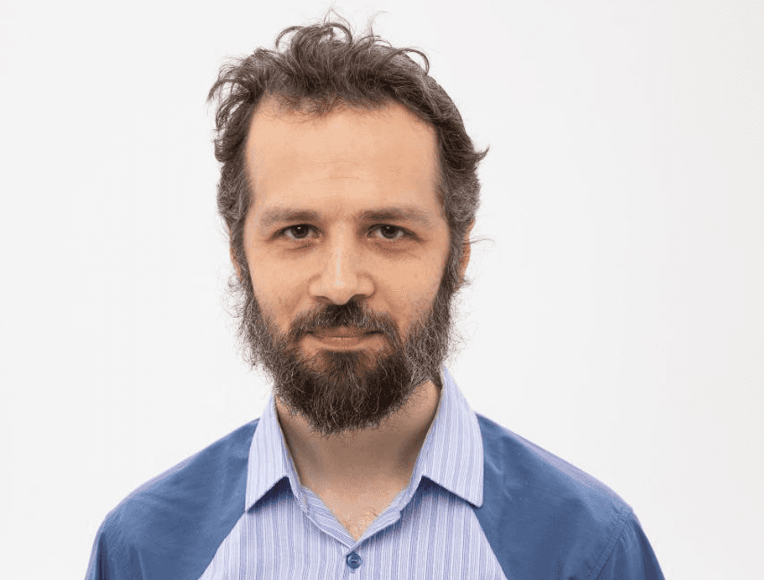 В Москве задержан кандидат в муниципальные депутаты Никита Аркин, его обвиняют в демонстрации экстремистской символики