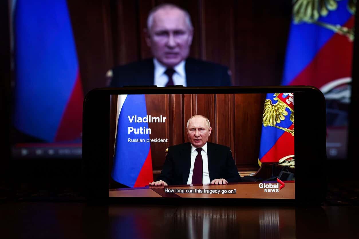 Russian propaganda TV is transmitted via French satellites to 15 million households, RSF urges regulator to shut it down