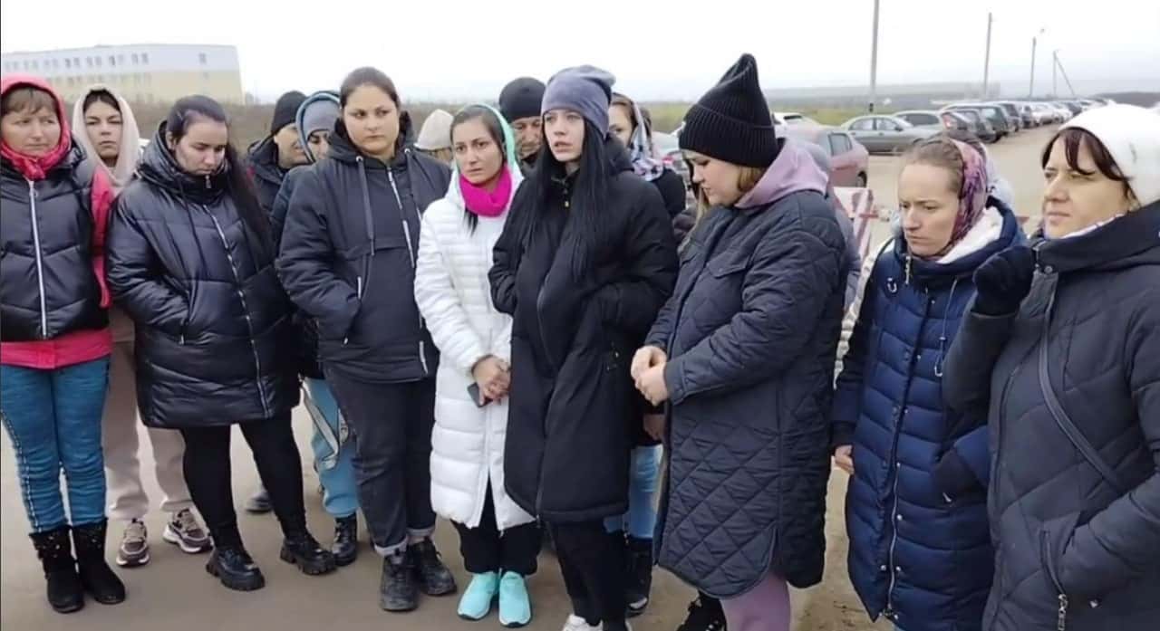 Курских мобилизованных вернули в часть после угроз их жен отправиться на войну в Украину — «Сирена»