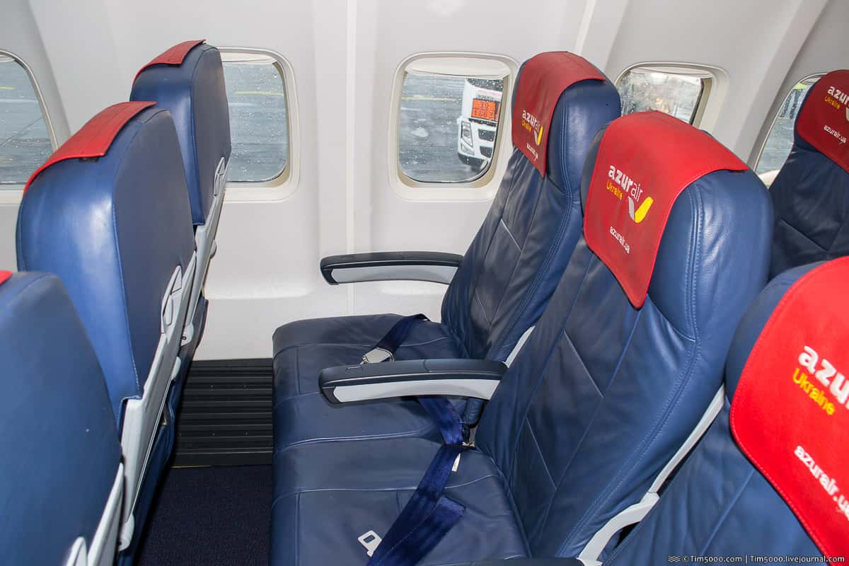 Руководство крупнейшей чартерной авиакомпании России подозревают во взятке сотруднику Росавиации — РБК