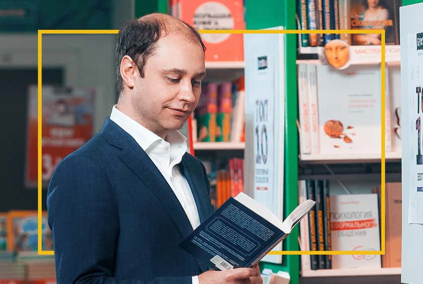 Владелец Popcorn Books заявил на личной встрече с депутатом Хинштейном о неприятии «ЛГБТ-культуры» и пообещал сменить «голубой» вектор