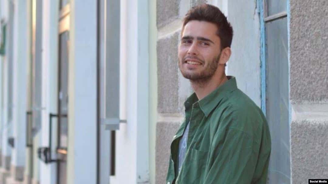 «Я требую лишить меня гражданства РФ». Художник Богдан Зиза, осужденный на 15 лет за краску на стене мэрии Евпатории, начал голодовку