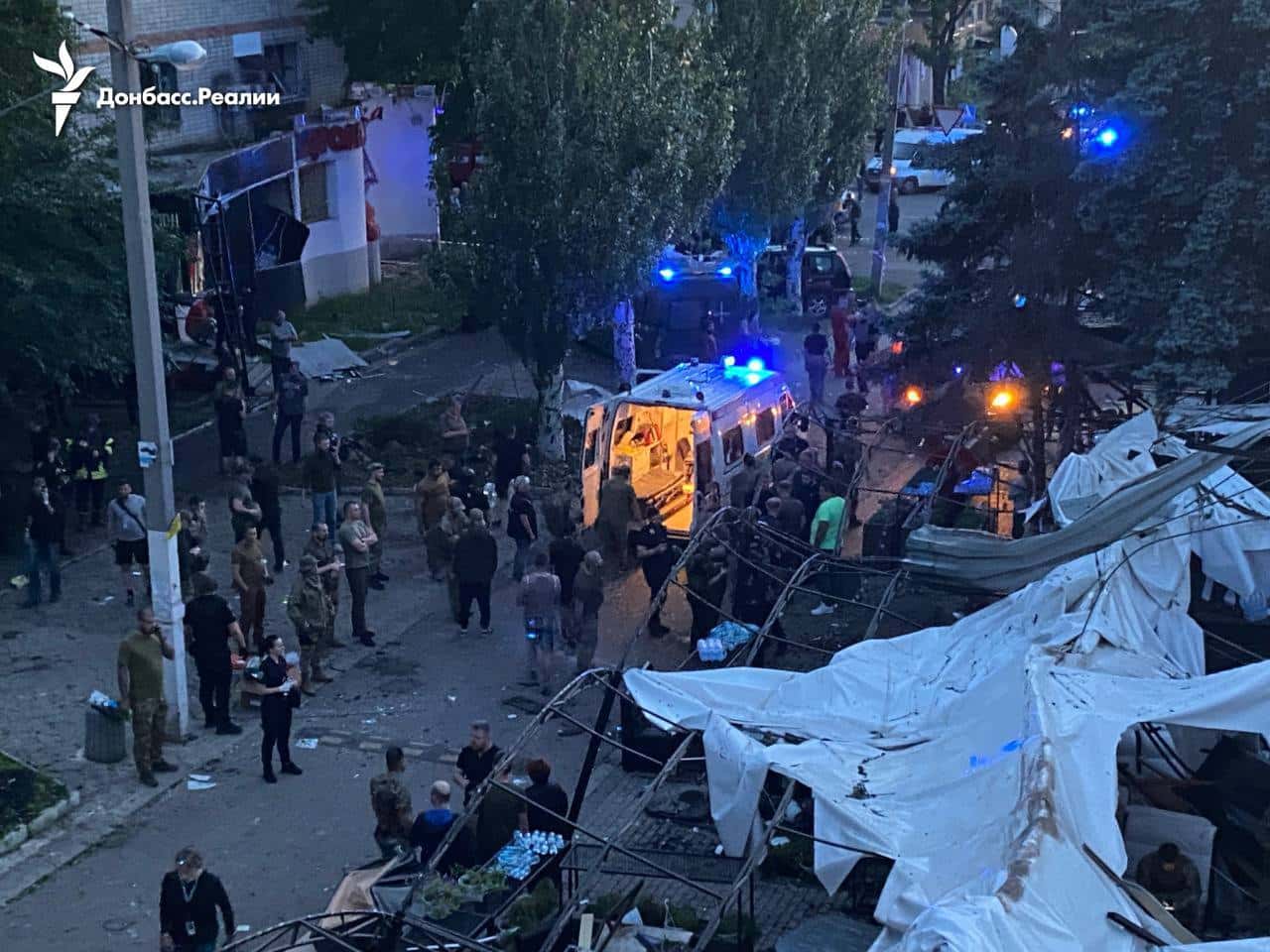 Четыре человека погибли в результате ракетного удара по Краматорску. Число раненых превысило 40 человек