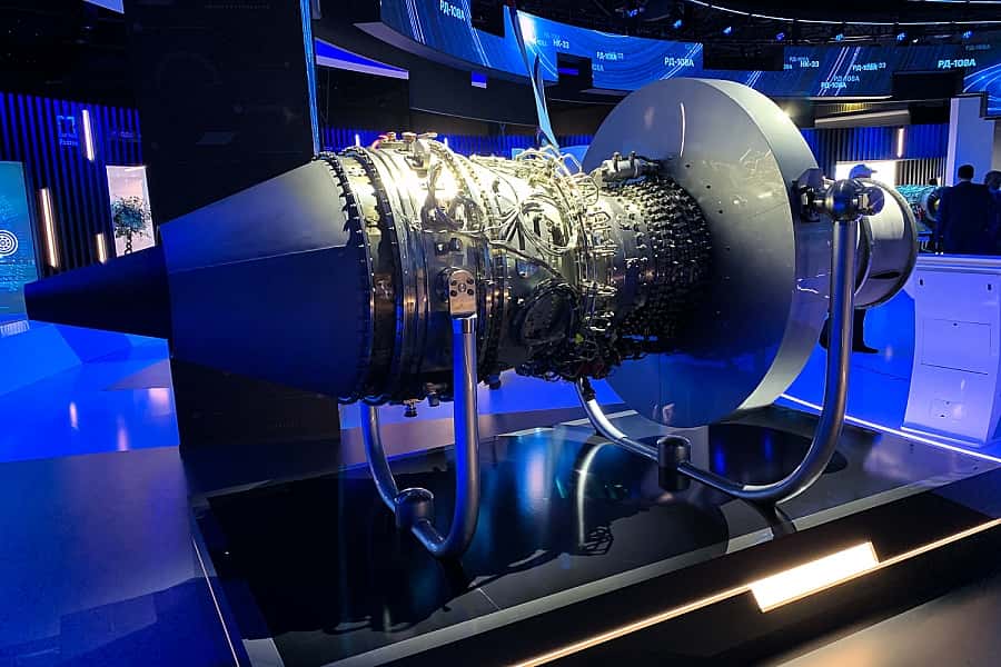 Поставки первых Superjet с российским двигателем ПД-8 перенесены на 2024 год. Стоящий дороже всего самолета ПД-8 так и не сертифицировали