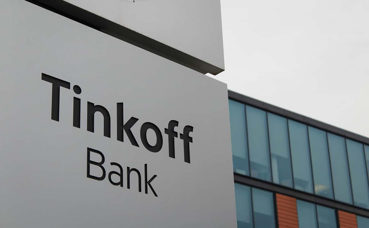 Приложение «Тинькофф банка» удалили из Google Play. Ранее банк попал под санкции США и Канады