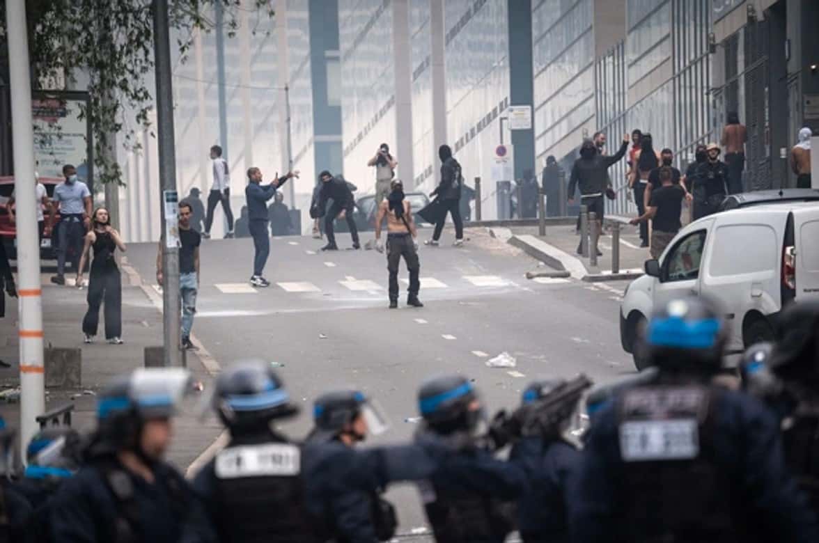 Unemployment, social stratification, and ghetto denial. How France became the epicenter of unrest