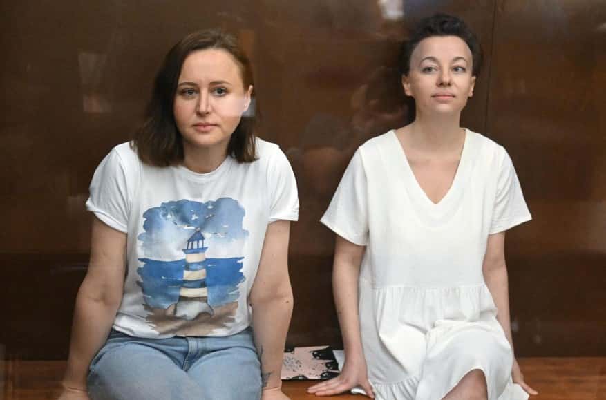 “For the truth in life and on stage”: Jailed director Evgeniya Berkovich and playwright Svetlana Petriychuk receive Kamerton Award