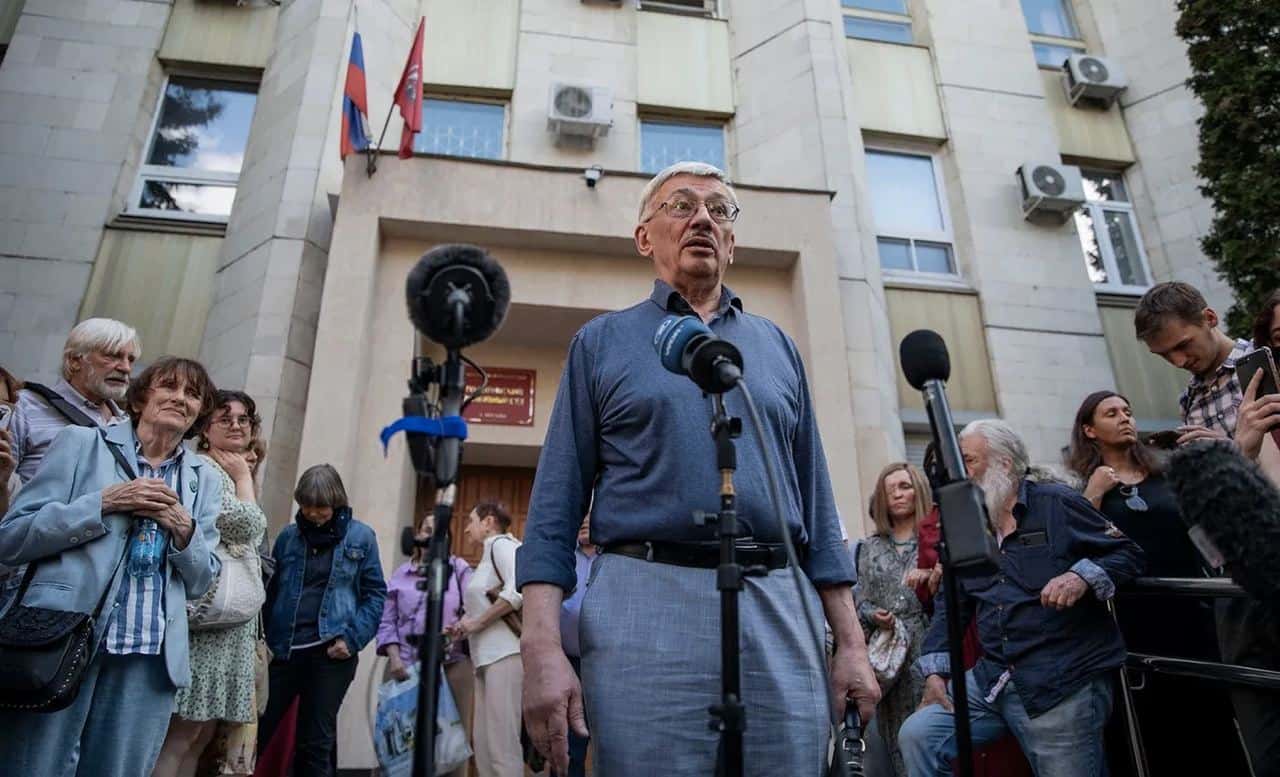 “Displays an acute sense of justice”: Prosecutor requests psychiatric examination for Memorial co-chair