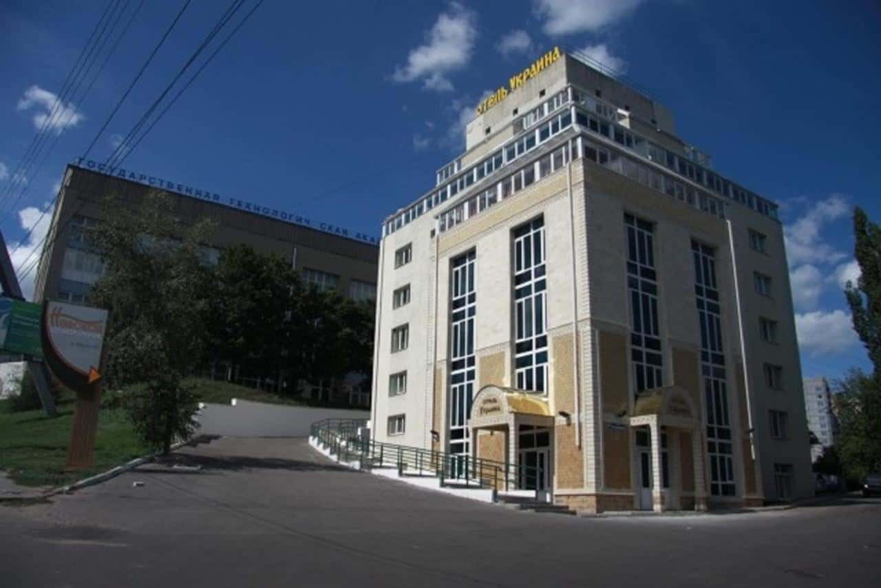 В Воронеже сняли вывеску «‎Украина»‎ с отеля «Украина»