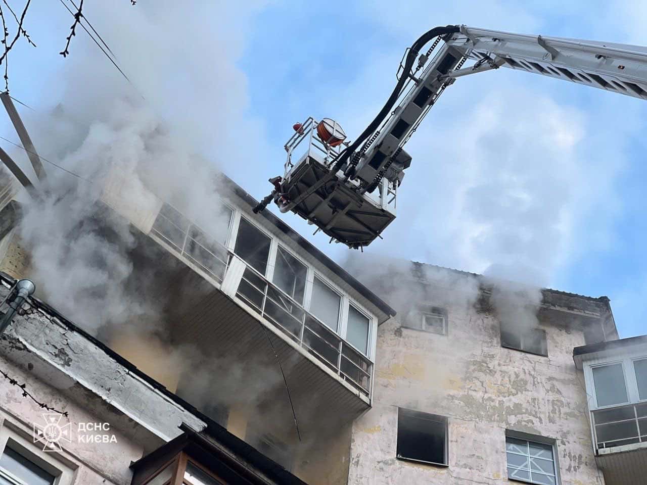 Россия выпустила по Киеву более 30 ракет. Пострадали 12 человек