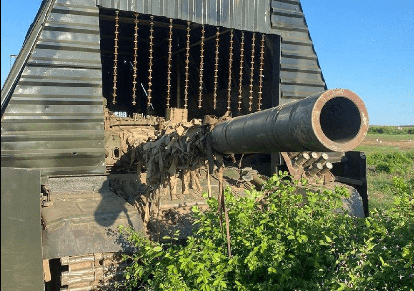 Первая киберпанковая. Война в Украине превратилась в битву сверхсовременных и допотопных вооружений одновременно