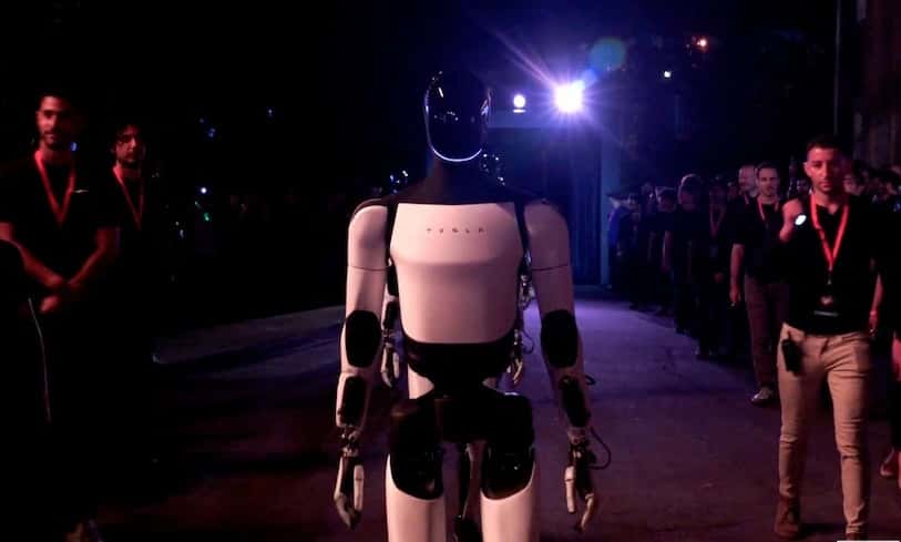 Человекоподобные роботы Optimus на презентации новинок Tesla Илона Маска частично контролировались людьми — Bloomberg