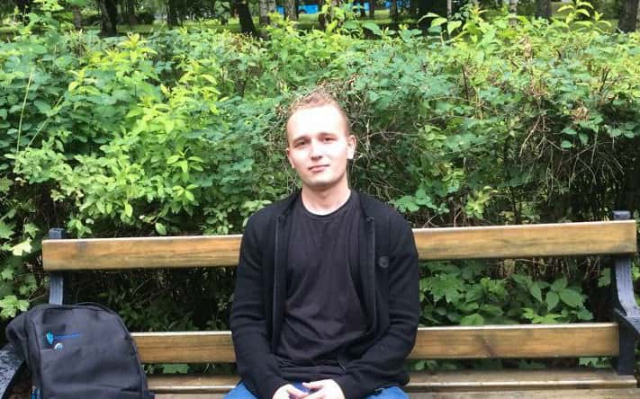 Anti-war Russian deported from U.S. immediately confronted by police on return to home country