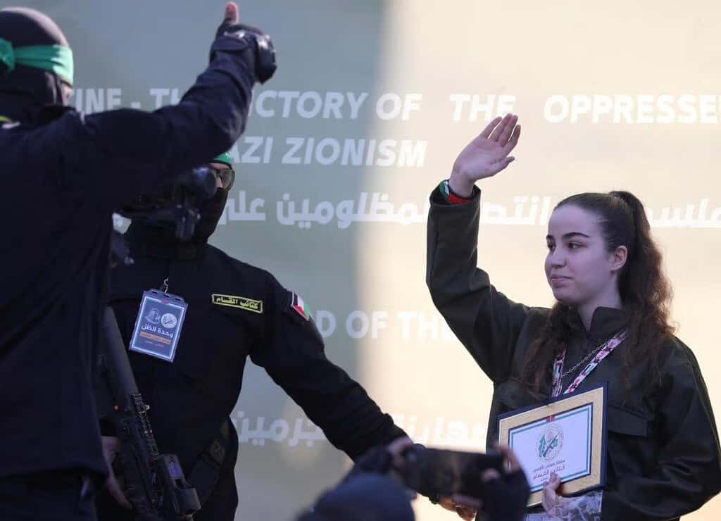 В Израиль вернулась заложница ХАМАС, военнослужащая ЦАХАЛ Агам Бергер. Ожидается передача еще семи заложников