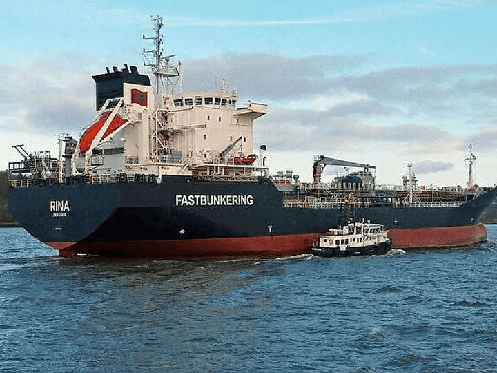 Baltic companies secretly refuel tankers from Russia’s “shadow fleet,” LRT investigation finds