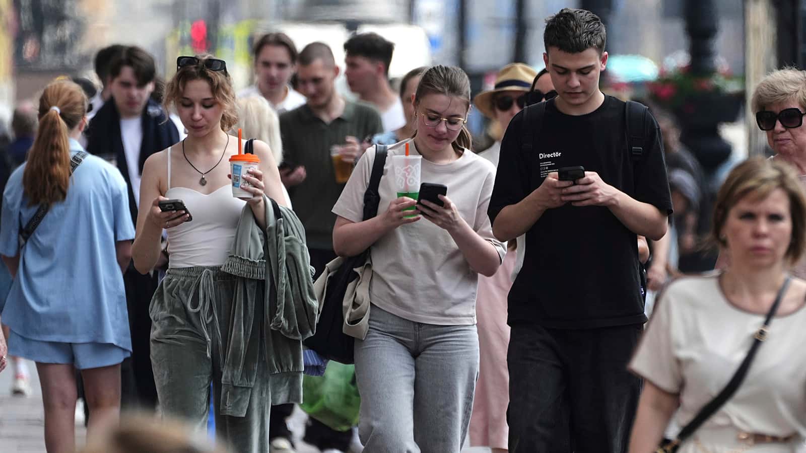 Минцифры планирует создать базу номеров мобильных устройств (IMEI) и разрешить работу только устройств, зарегистрированных в ней