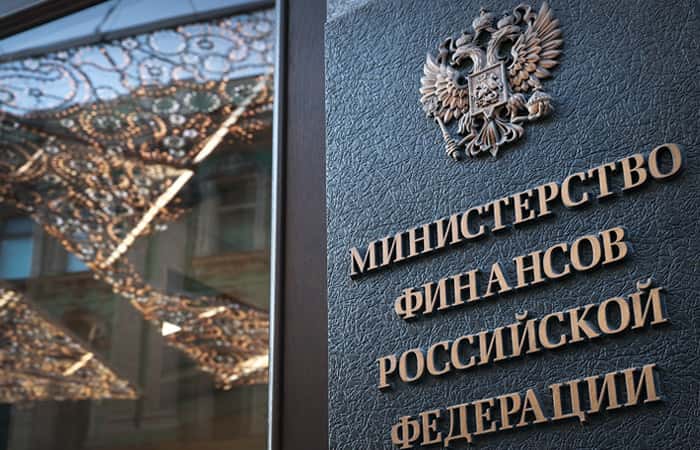 Правительство РФ готовит сокращение расходов федерального бюджета на 10%. Сокращения не затронут траты на войну — Минфин