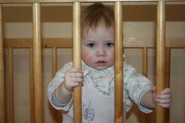 Сотрудники опеки, торговавшие сиротами в Екатеринбурге, сохранили свои должности и ходят на работу