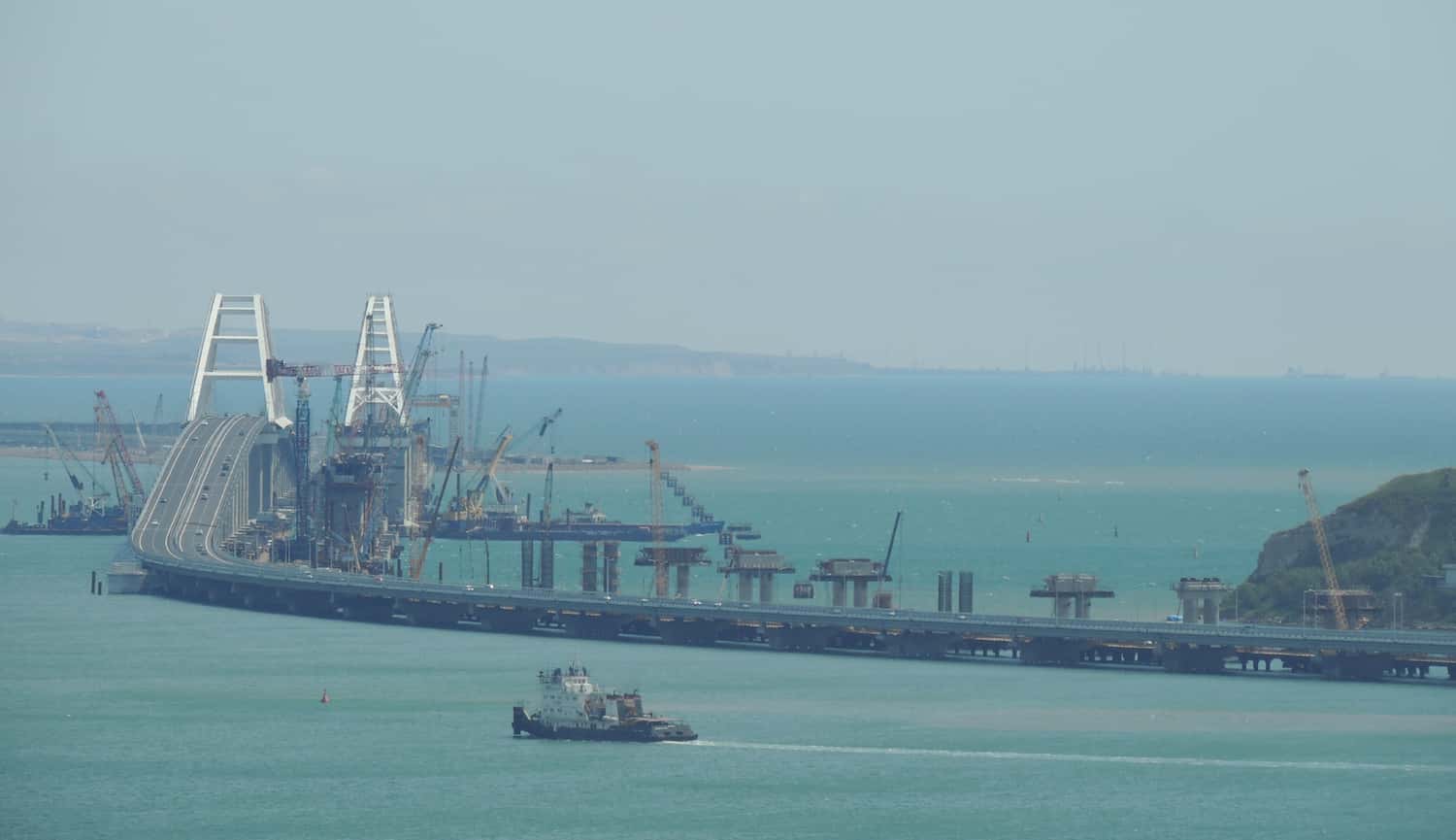 Правда о Крымском мосте: удар по экологии, невыплаты рабочим, экономическая бессмыслица