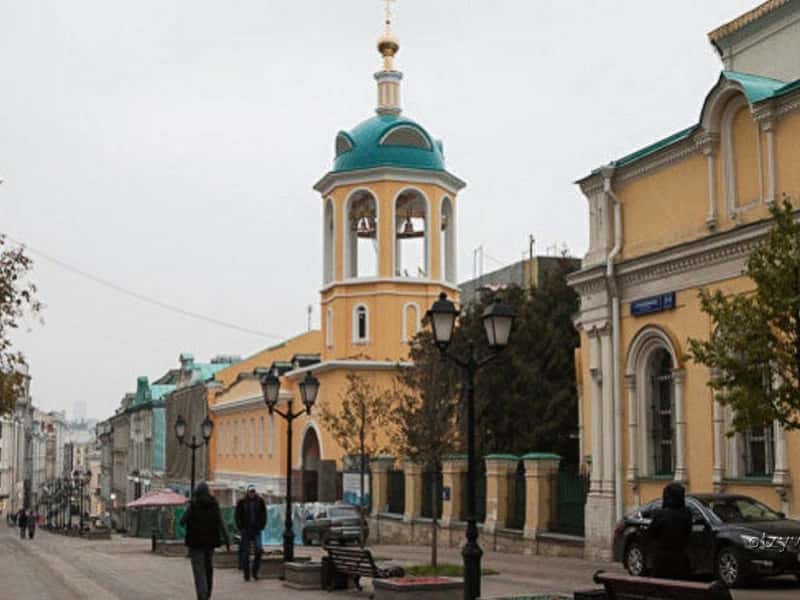 Священники пустили протестующих в центре Москвы укрыться от ОМОНа в храме