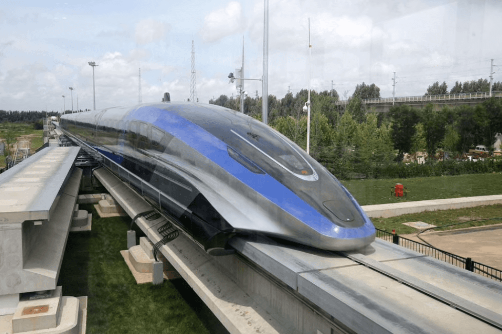 Китай представил поезд на магнитной подвеске, способный развивать скорость до 600 км/ч