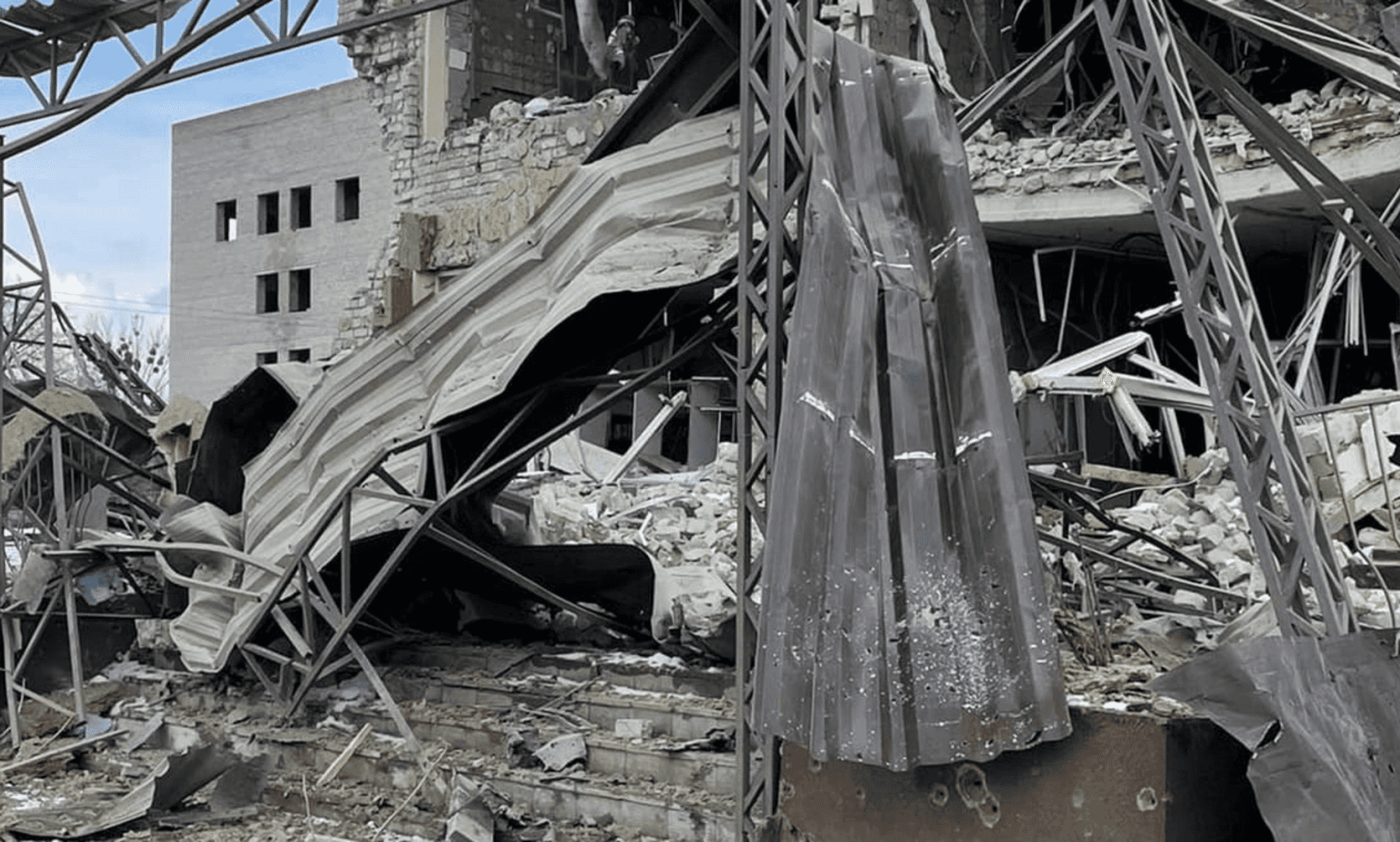 Тела 44 погибших мирных жителей обнаружены под завалами в Изюме — глава Харьковской облгосдминистрации