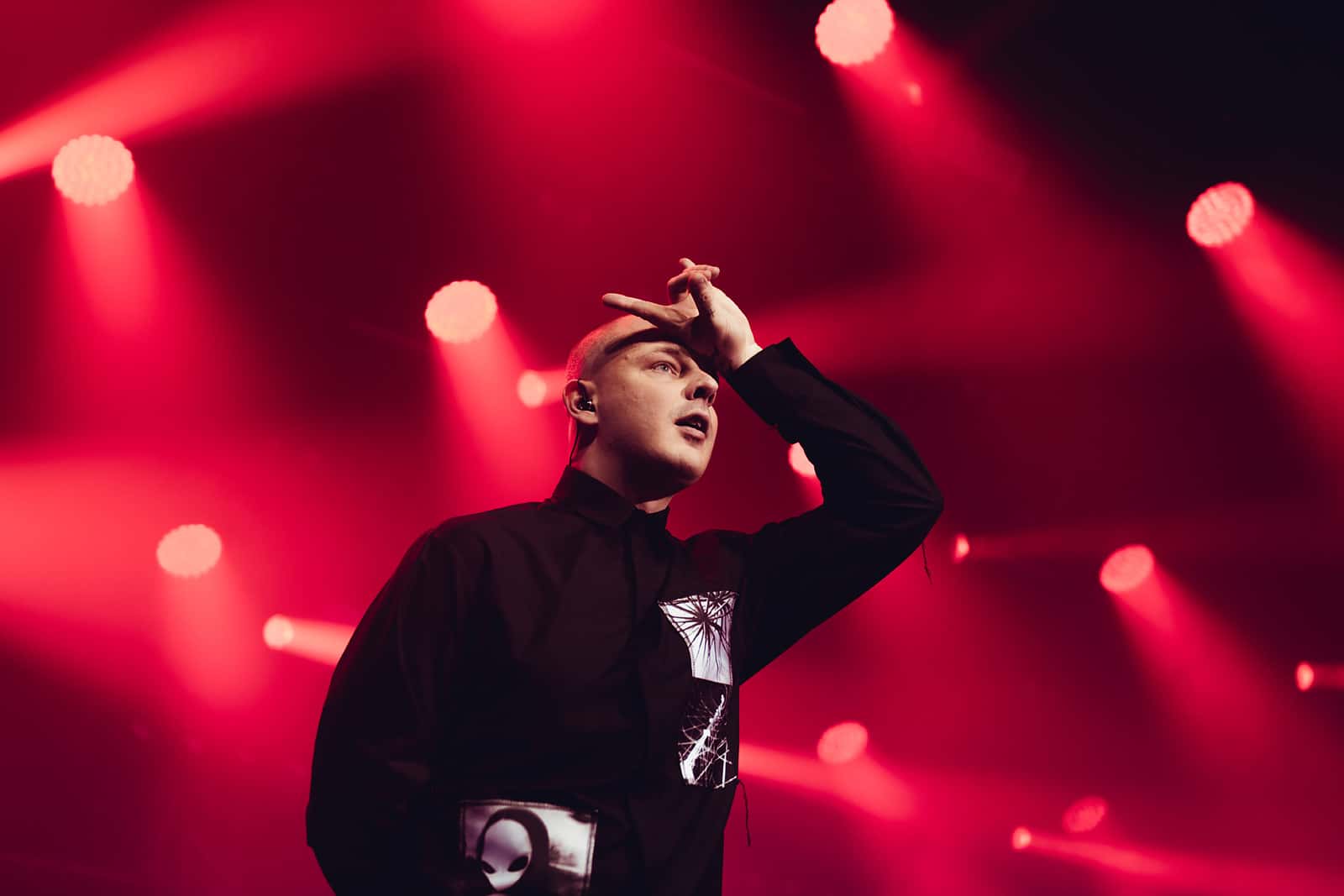 «Полиция говорила зрителям, что у них будут проблемы, если они зайдут на концерт». МВД сорвало концерт Anacondaz в Екатеринбурге