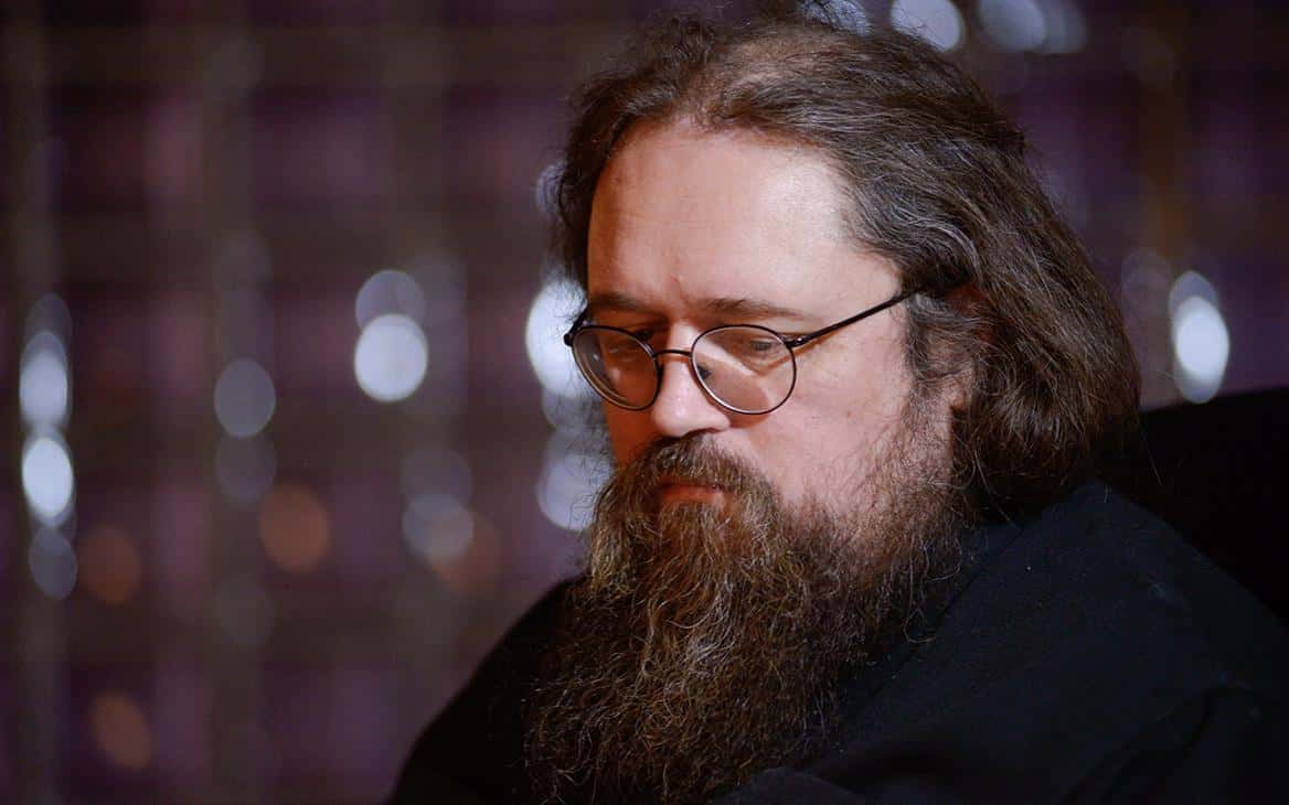 «Честно говоря». Священная ненависть: Что происходит с религией во время войны? Андрей Кураев и Ксения Ларина