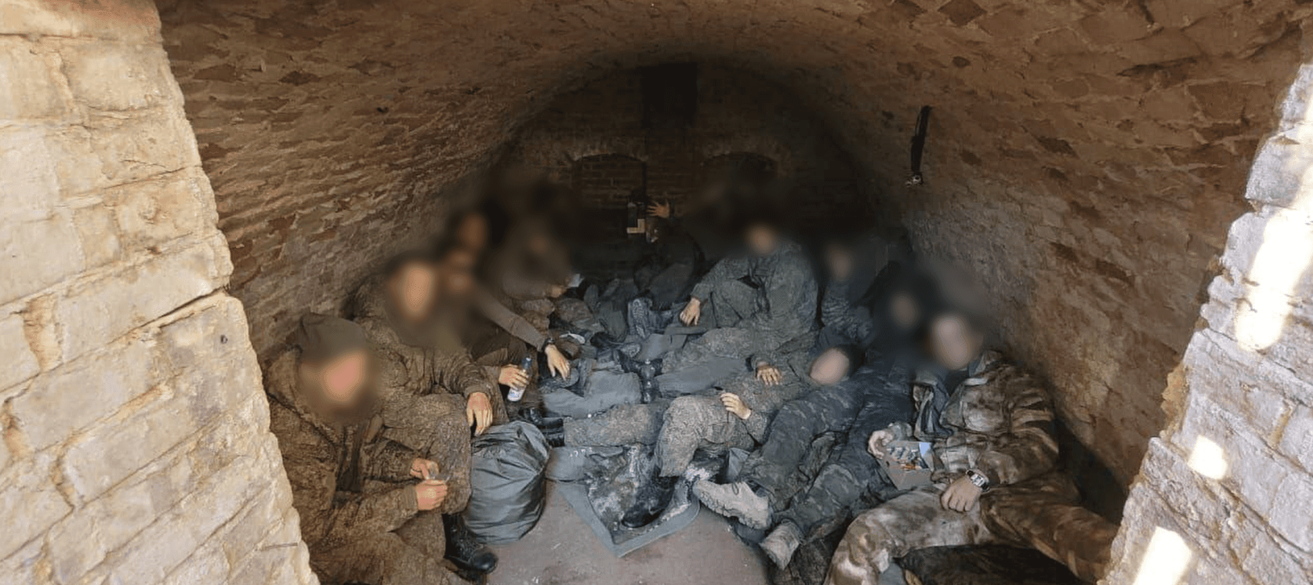 «Лен, меня сегодня наши могут расстрелять». В Донецкой области обнаружен очередной лагерь, где держат отказников