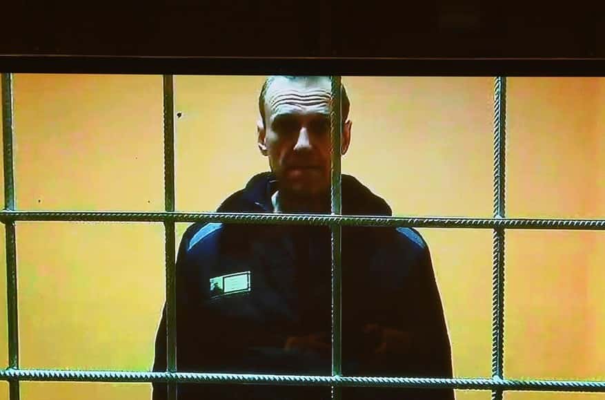 Alexei Navalny ordered to 13-day stint in punishment cell for “improperly introducing himself” to prison staff