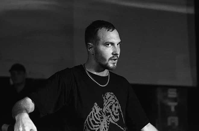 Рэпера Loqiemean арестовали на пять суток за публикацию флага УПА. После выхода из спецприемника он заявил, что армия неотделима от народа