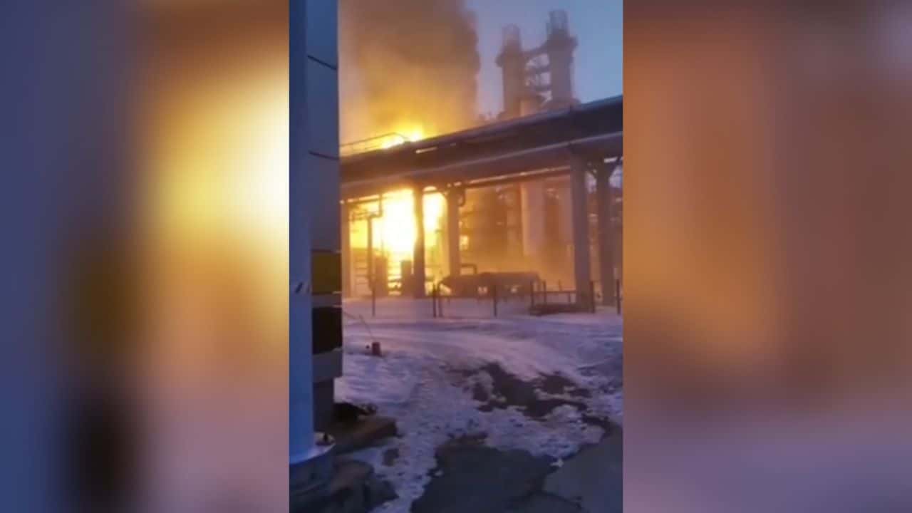 Атакованный дронами 16 марта Сызранский НПЗ до сих пор не восстановил работу, сотрудникам прекратили выплачивать зарплату — источники