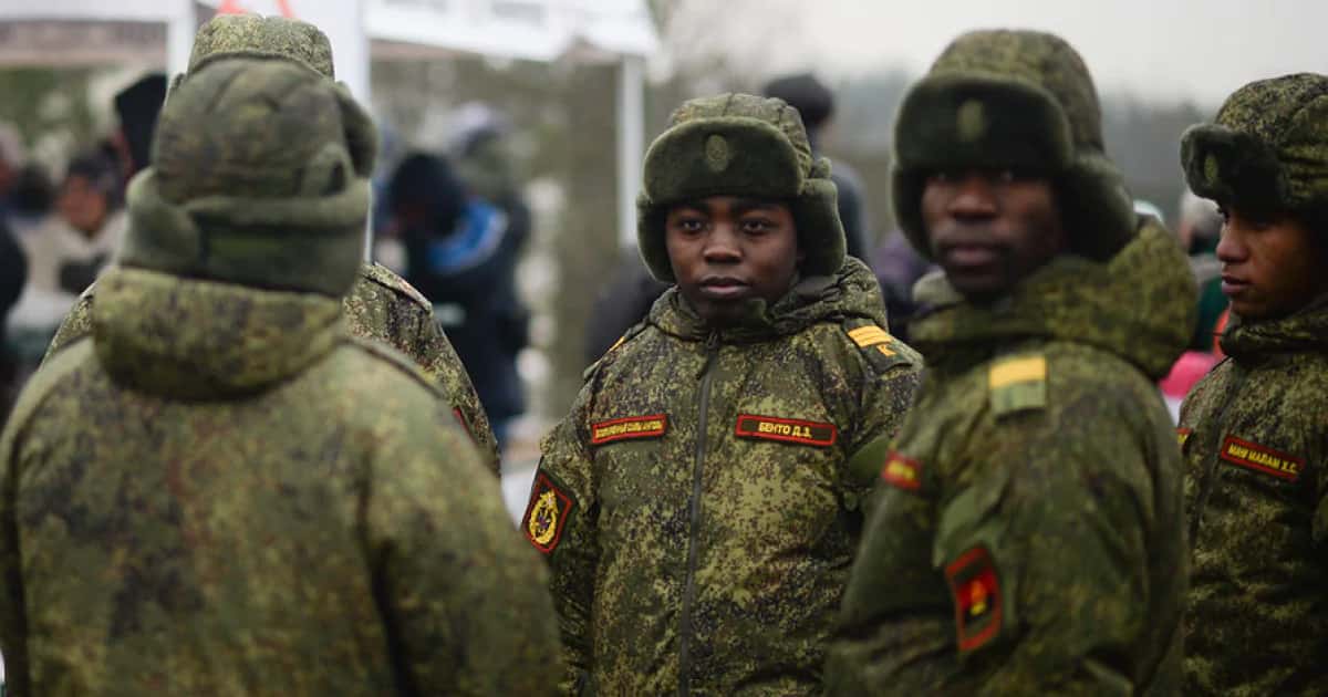 «Бумаги были на русском, я не понимал, что это военный контракт». Как африканских мигрантов обманом и угрозами вербуют на войну