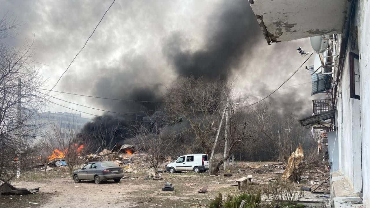 Кремлевские СМИ отрицают факт ракетного удара по центру Сум, о котором сами же недавно с гордостью рассказывали