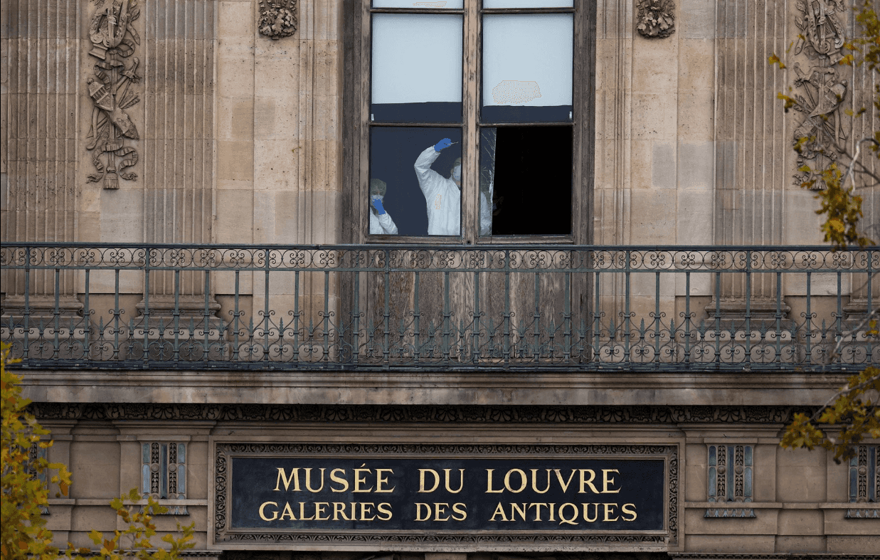 «Мона Лиза», меч и доспехи. Пять самых ярких ограблений Лувра