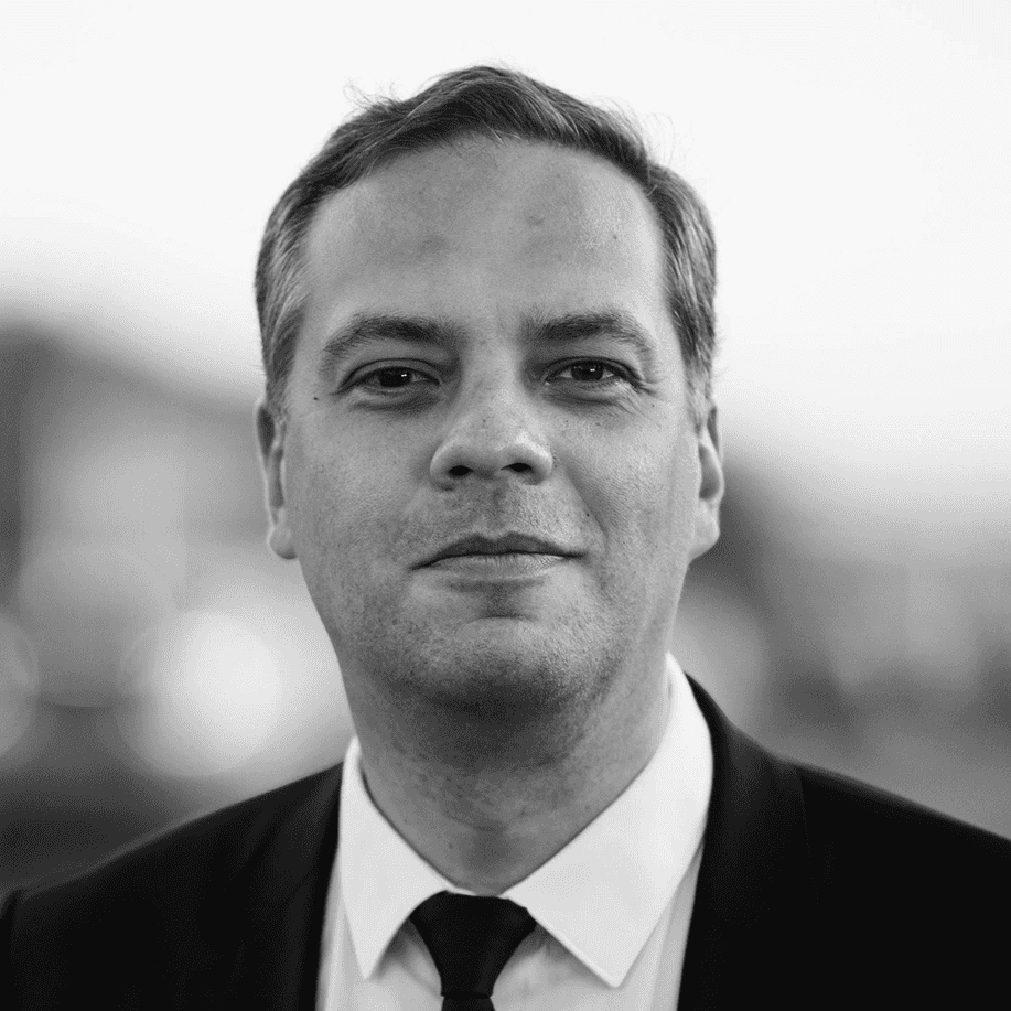 Владимир Милов