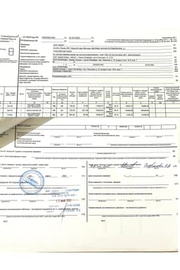 Судя по платежкам, от лица десяти разных компаний товары принимал один и тот же человек, некто Е. А. Сафронова