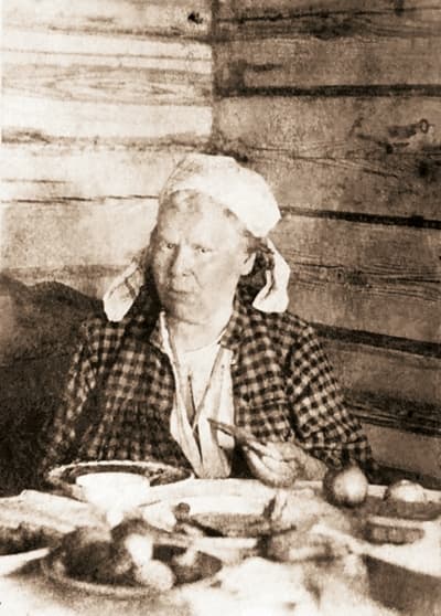 Блаженная Паша Саровская за трапезой